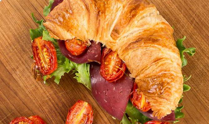 Smoked Ham &amp; Tomato Croissant | Schulstad Bakery Solutions